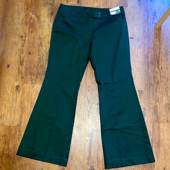 New York&Company Petite Fit And Flare Pant - Picture 1 of 5